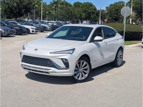 White Frost Tricoat 2024 Buick Envista Avenir FWD