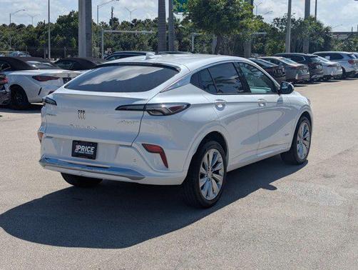 White Frost Tricoat 2024 Buick Envista Avenir FWD