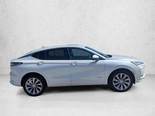 White Frost Tricoat 2024 Buick Envista Avenir FWD