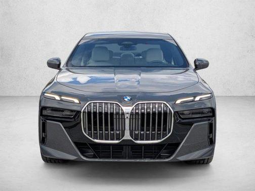 Dravit Grey Metallic 2026 BMW 760 760i xDrive