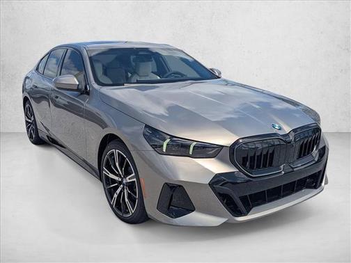 Oxide Grey Metallic 2026 BMW 530 530i