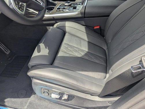 Skyscraper Grey Metallic 2026 BMW X7 M60i