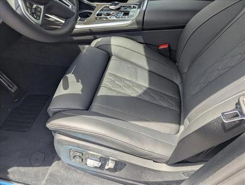 Skyscraper Grey Metallic 2026 BMW X7 M60i