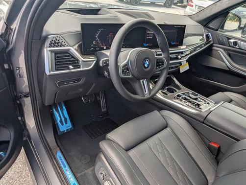 Skyscraper Grey Metallic 2026 BMW X7 M60i