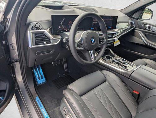 Skyscraper Grey Metallic 2026 BMW X7 M60i