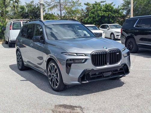 Skyscraper Grey Metallic 2026 BMW X7 M60i