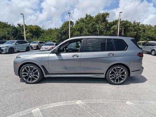 Skyscraper Grey Metallic 2026 BMW X7 M60i
