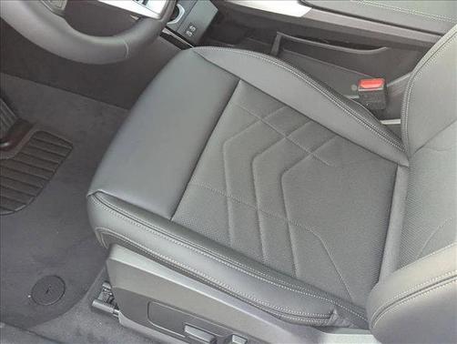 Mineral White Metallic 2026 BMW X1 xDrive28i