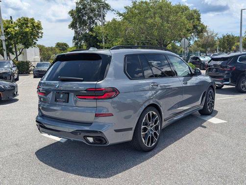 Skyscraper Grey Metallic 2027 BMW X7 xDrive40i