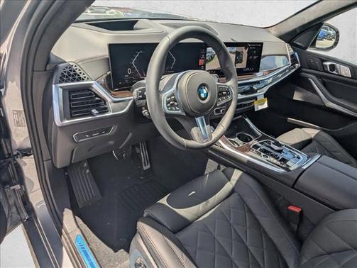 Skyscraper Grey Metallic 2027 BMW X7 xDrive40i