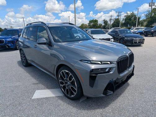 Skyscraper Grey Metallic 2027 BMW X7 xDrive40i