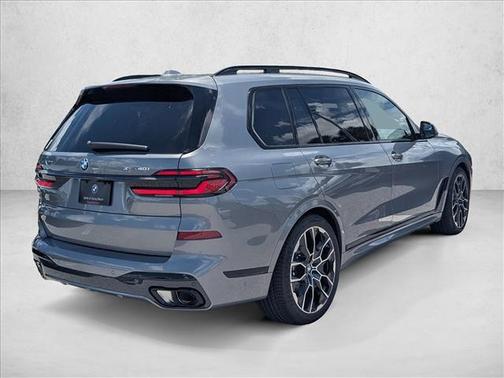 Skyscraper Grey Metallic 2027 BMW X7 xDrive40i
