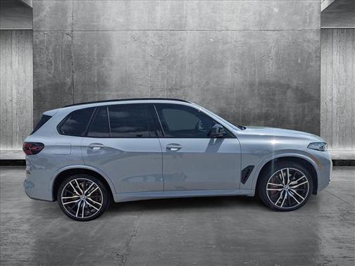 2025 BMW X5 M60i