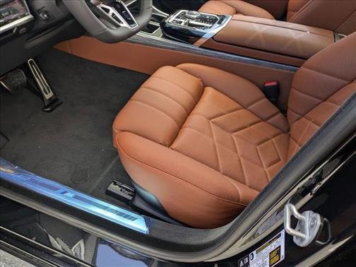 2025 BMW 740 i xDrive