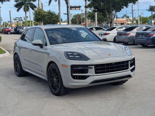 2025 Porsche Cayenne GTS