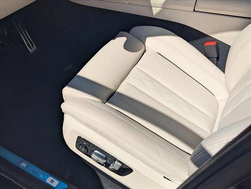 Carbon Black Metallic 2027 BMW X6 xDrive40i