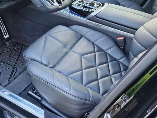 2025 BMW 740 i