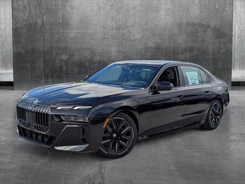 2025 BMW 740 i