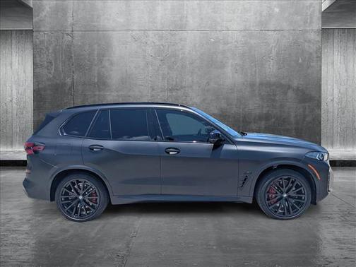 2025 BMW X5 M60i