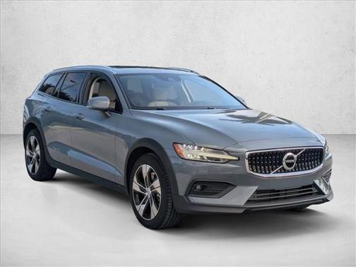 2022 Volvo V60 Cross Country T5