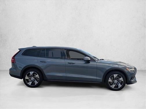 2022 Volvo V60 Cross Country T5