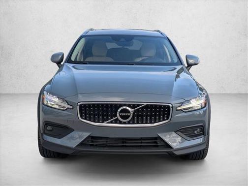 2022 Volvo V60 Cross Country T5