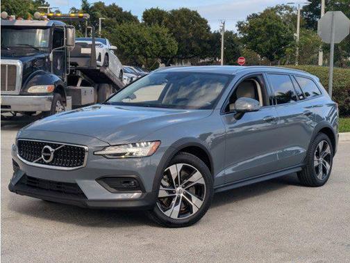 2022 Volvo V60 Cross Country T5