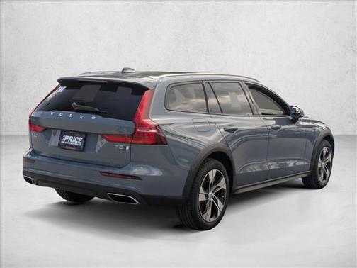 2022 Volvo V60 Cross Country T5