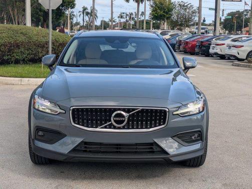 2022 Volvo V60 Cross Country T5
