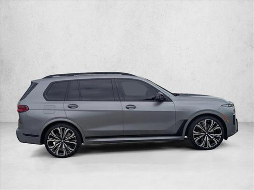 2023 BMW X7 M60i