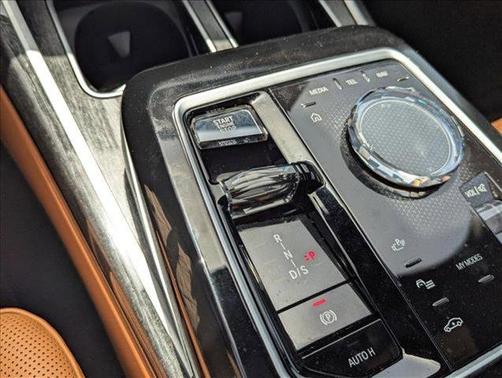 2023 BMW 740 i