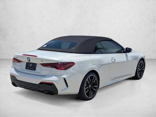 Mineral White Metallic 2027 BMW M440 i xDrive