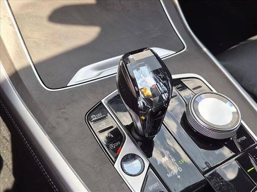 Mineral White Metallic 2021 BMW X7 M50i