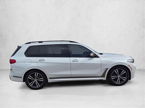 Mineral White Metallic 2021 BMW X7 M50i