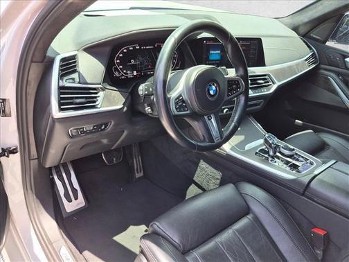 Mineral White Metallic 2021 BMW X7 M50i
