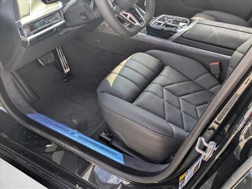 Black Sapphire Metallic 2026 BMW 750e i xDrive