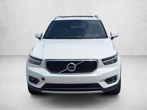 Ice White 2019 Volvo XC40 T5 Momentum
