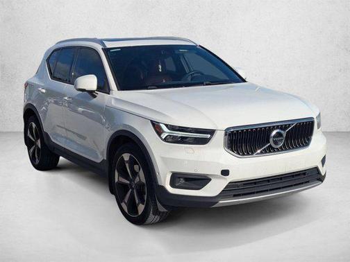 Ice White 2019 Volvo XC40 T5 Momentum