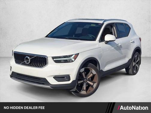 Ice White 2019 Volvo XC40 T5 Momentum