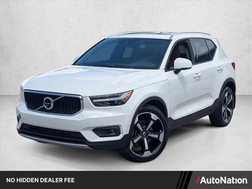 Ice White 2019 Volvo XC40 T5 Momentum