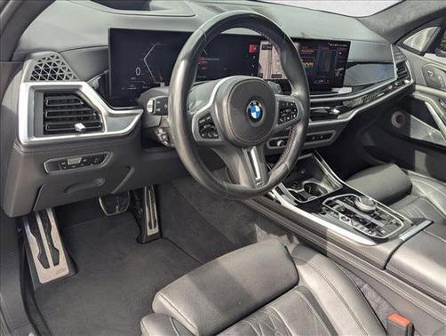 2023 BMW X7 M60i