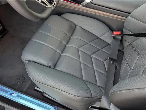 Black Sapphire Metallic 2026 BMW 750e i xDrive