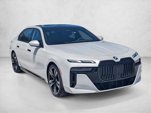 Mineral White Metallic 2026 BMW i7 eDrive50