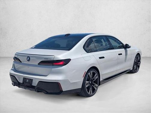 Mineral White Metallic 2026 BMW i7 eDrive50