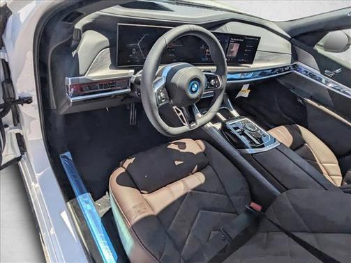 Mineral White Metallic 2026 BMW i7 eDrive50
