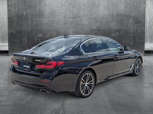 2021 BMW 530 530i
