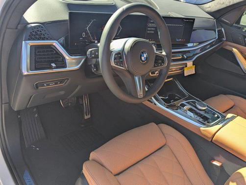Alpine White 2027 BMW X7 xDrive40i