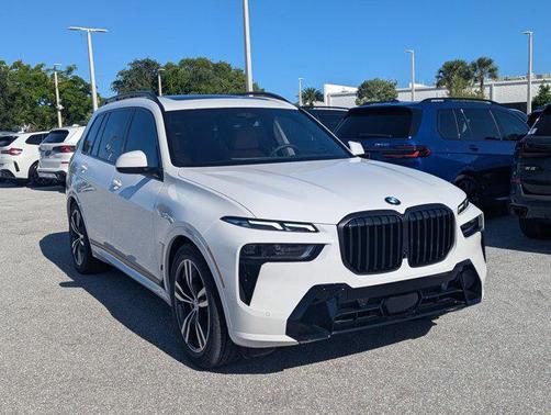 Alpine White 2027 BMW X7 xDrive40i