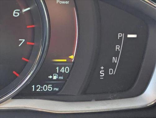 2015 Volvo XC60 T6 R-Design