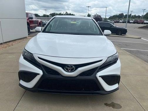 Photo 3 of 27 of 2021 Toyota Camry SE